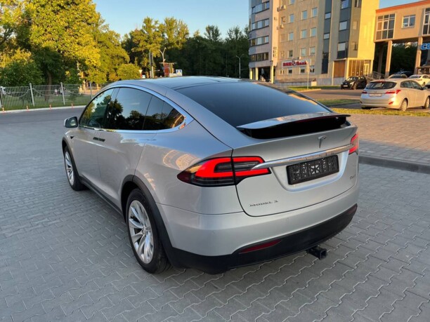 Tesla Model X, 7 мест, 2018 г.