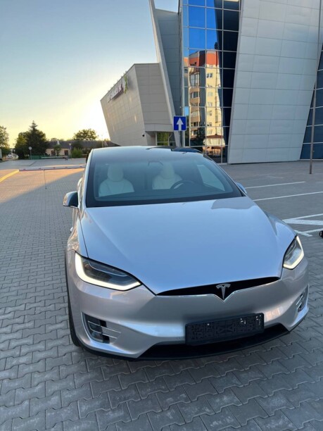 Tesla Model X, 7 мест, 2018 г.