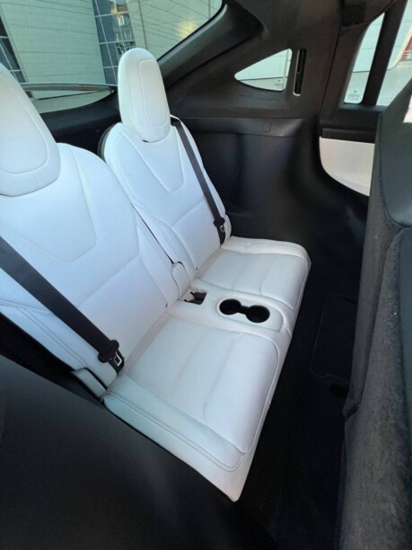 Tesla Model X, 7 мест, 2018 г.