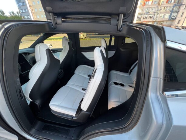 Tesla Model X, 7 мест, 2018 г.