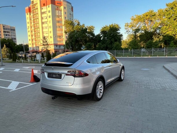 Tesla Model X, 7 мест, 2018 г.