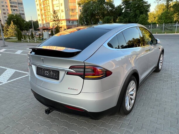 Tesla Model X, 7 мест, 2018 г.