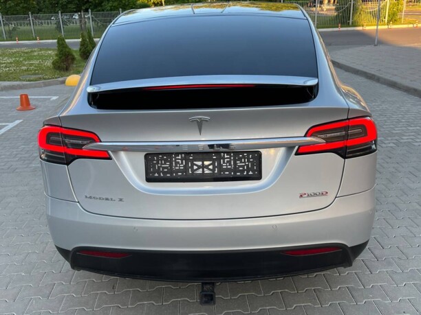 Tesla Model X, 7 мест, 2018 г.