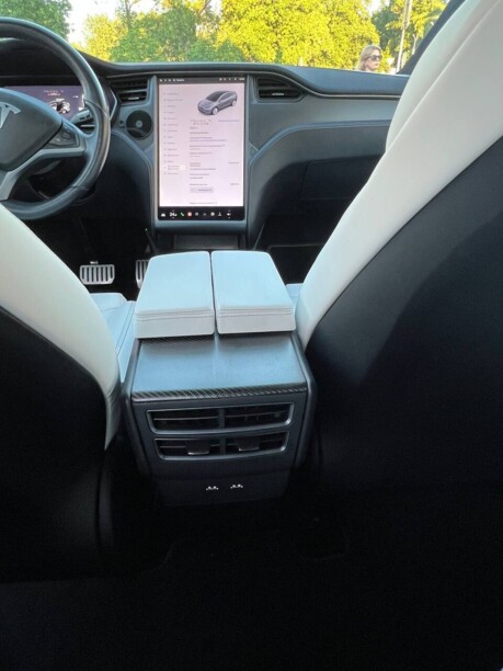 Tesla Model X, 7 мест, 2018 г.