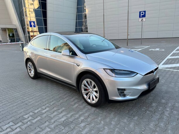 Tesla Model X, 7 мест, 2018 г.