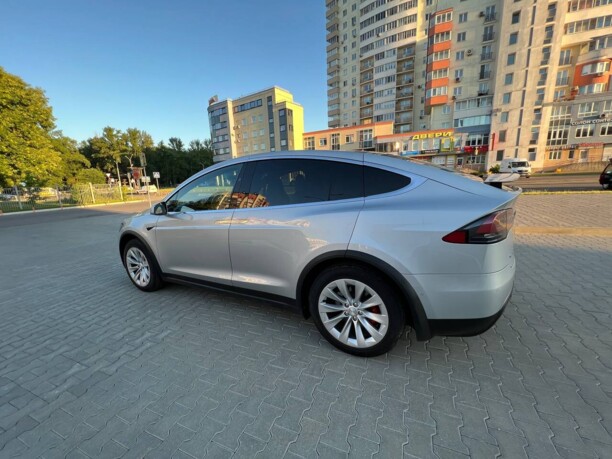 Tesla Model X, 7 мест, 2018 г.