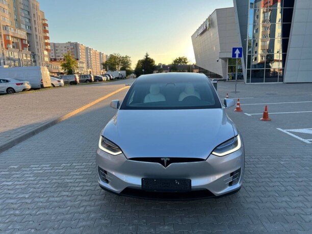 Tesla Model X, 7 мест, 2018 г.