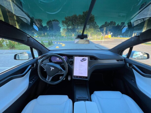 Tesla Model X, 7 мест, 2018 г.