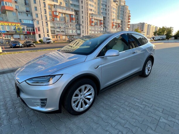 Tesla Model X, 7 мест, 2018 г.