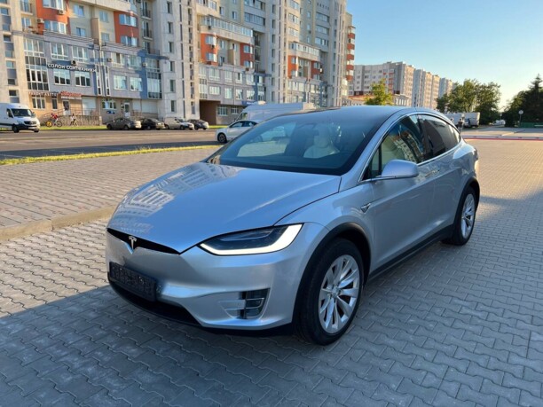 Tesla Model X, 7 мест, 2018 г.