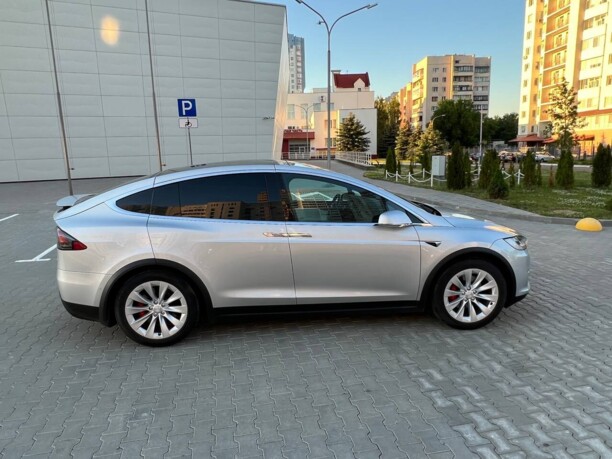 Tesla Model X, 7 мест, 2018 г.
