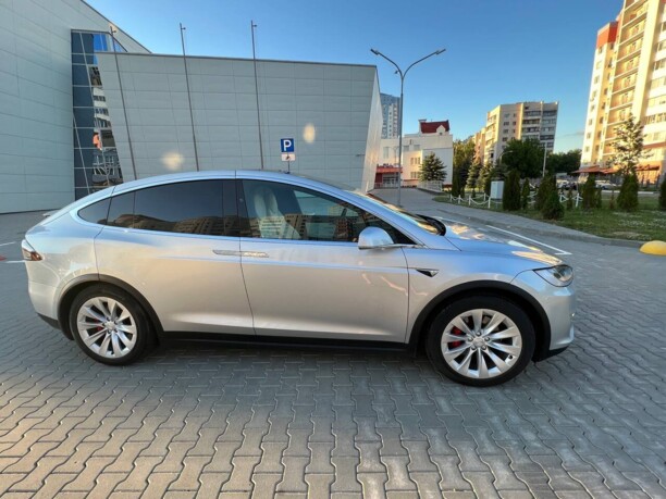 Tesla Model X, 7 мест, 2018 г.