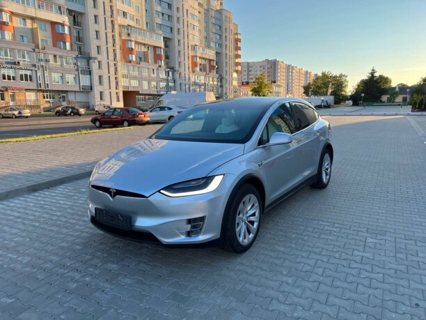 Tesla Model X, 7 мест, 2018 г.