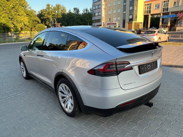 Tesla Model X, 7 мест, 2018 г.