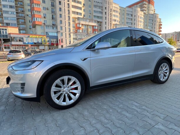 Tesla Model X, 7 мест, 2018 г.