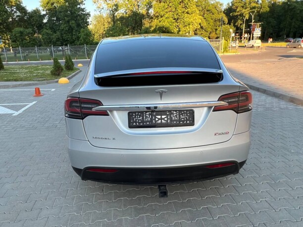 Tesla Model X, 7 мест, 2018 г.