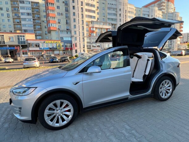 Tesla Model X, 7 мест, 2018 г.