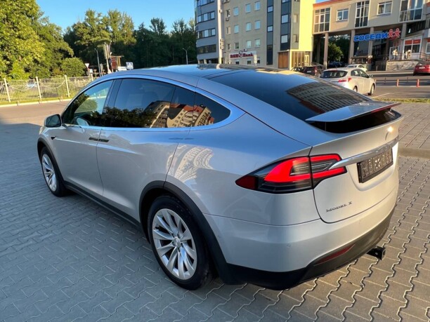 Tesla Model X, 7 мест, 2018 г.