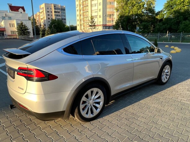 Tesla Model X, 7 мест, 2018 г.