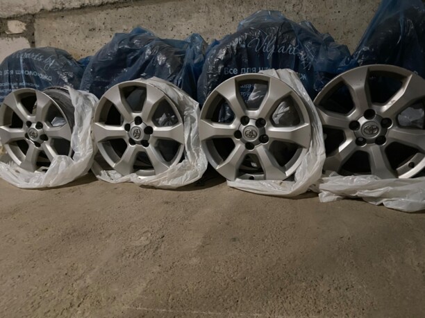 Toyota RAV4 7.5x17 5x114.3 4 шт.
