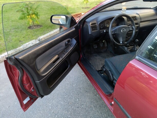 Mazda 323F, 1997 г.