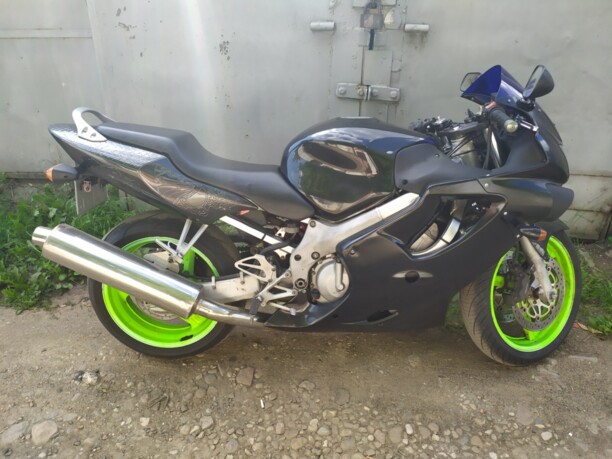 Honda CBR F4, 2000 г.