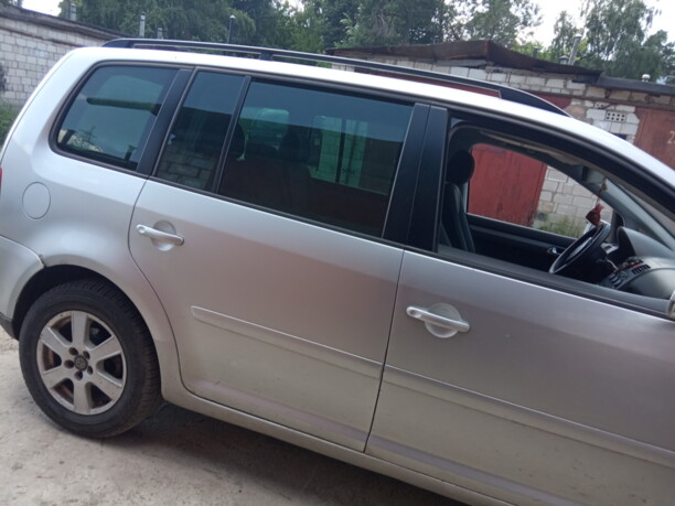 Volkswagen Touran I, 7 мест, 2006 г.