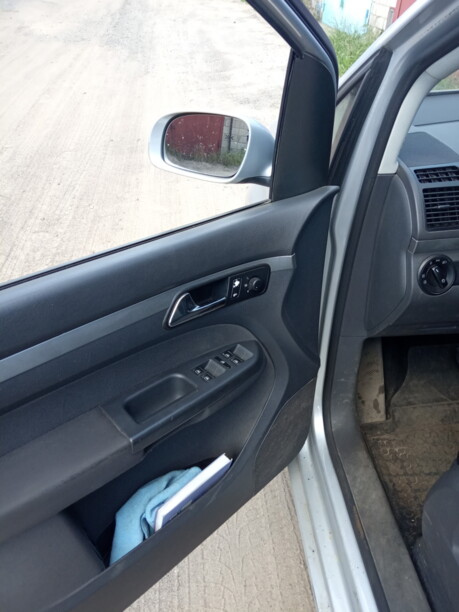 Volkswagen Touran I, 7 мест, 2006 г.