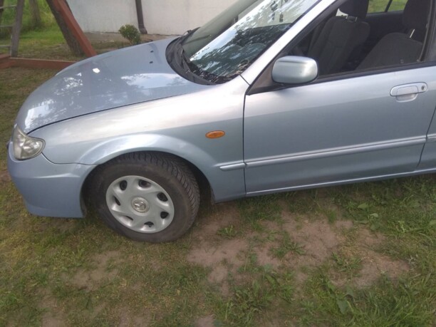Mazda 323F, 2001 г.