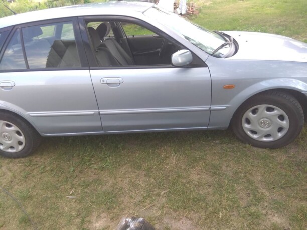 Mazda 323F, 2001 г.