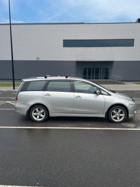 Mitsubishi Grandis, 7 мест, 2008 г.