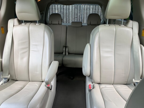 Toyota Sienna III (XL30), 7 мест, 2013 г.