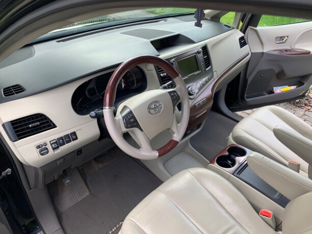 Toyota Sienna III (XL30), 7 мест, 2013 г.