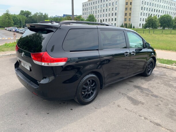 Toyota Sienna III (XL30), 7 мест, 2013 г.