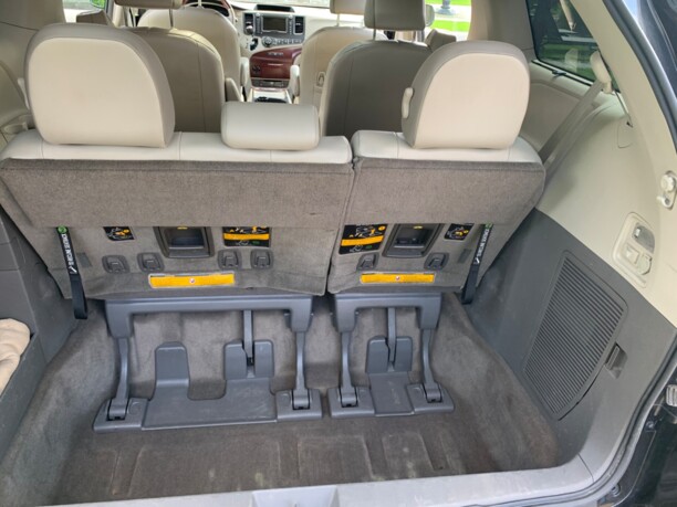 Toyota Sienna III (XL30), 7 мест, 2013 г.