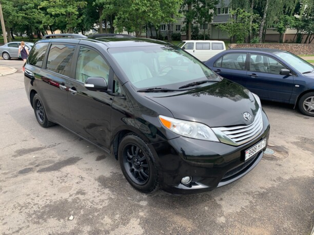 Toyota Sienna III (XL30), 7 мест, 2013 г.