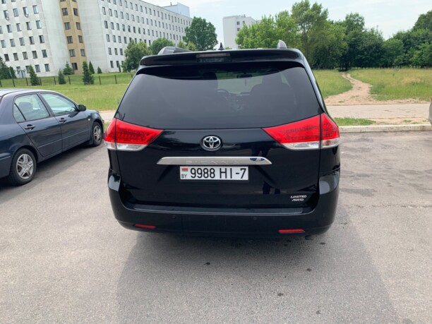 Toyota Sienna III (XL30), 7 мест, 2013 г.