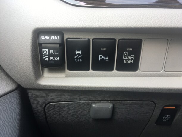 Toyota Sienna III (XL30) · Рестайлинг, 7 мест, 2015 г.
