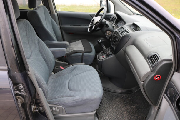 Mitsubishi Space Wagon Typ N50, 7 мест, 2001 г.
