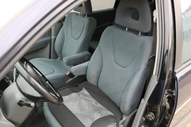 Mitsubishi Space Wagon Typ N50, 7 мест, 2001 г.