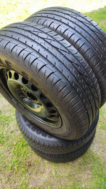 Легковые шины GoodYear 195/65 R15 4 шт.