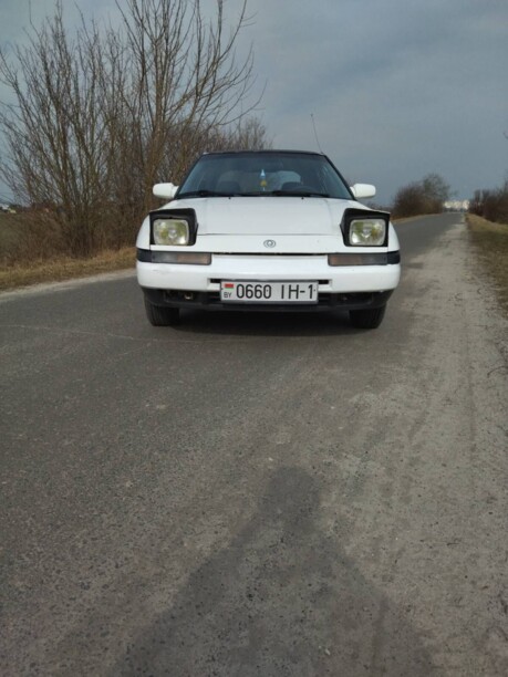 Mazda 323F, 1990 г.