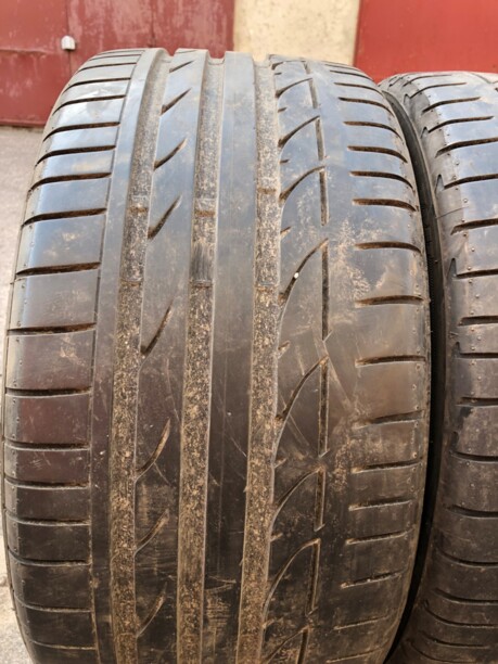 Легковые шины Bridgestone 245/35 R18 2 шт.