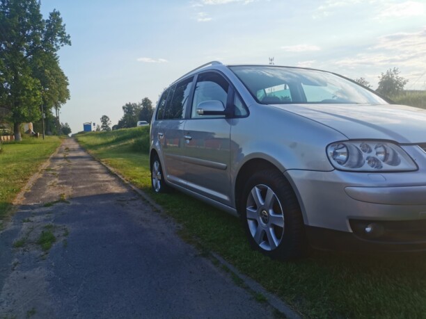Volkswagen Touran I, 7 мест, 2005 г.