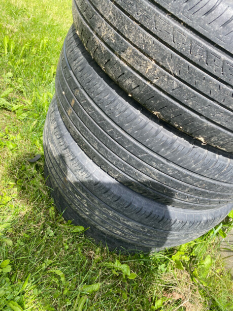 Легковые шины Dunlop 225/65 R17 4 шт.