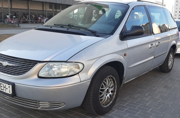 Chrysler Voyager IV, 7 мест, 2001 г.