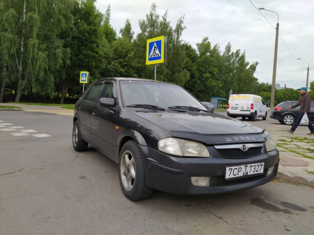 Mazda 323F, 1999 г.