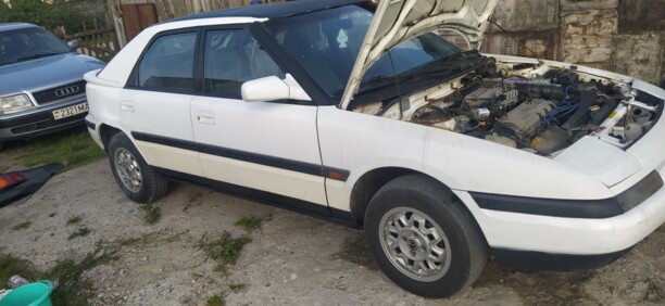 Mazda 323F, 1990 г.