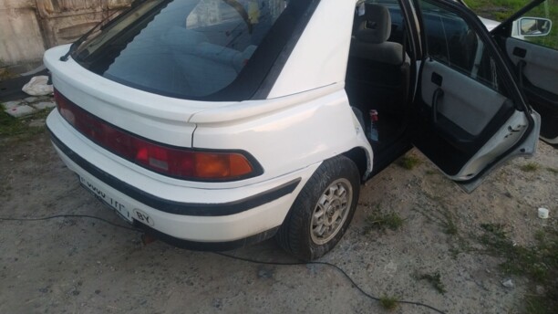 Mazda 323F, 1990 г.