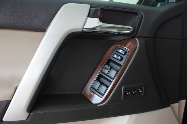 Toyota Land Cruiser Prado J150, 7 мест, 2009 г.